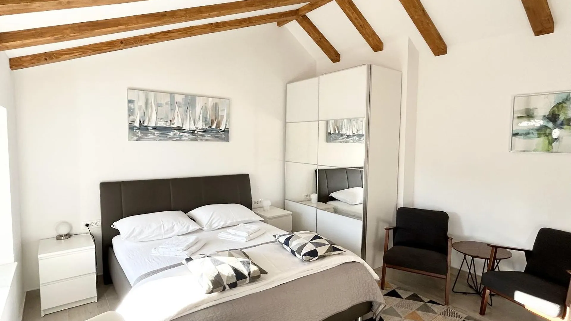 Mikula And Cvita Stone House Split Apartment